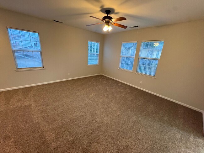 Building Photo - Gorgeous 5 Bedroom, 3.5 Bath Mountain House Home