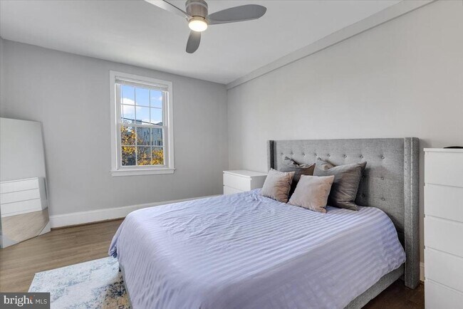 Building Photo - 1301 Longfellow St NW