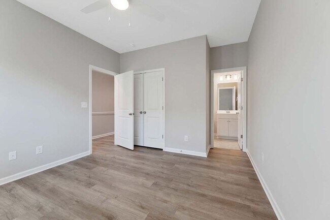 Building Photo - 3/3 Townhome beside Centennial Campus & Cl...