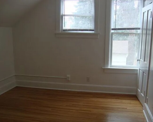Building Photo - Live With Your Crew – 6 Bed Student Rental Near UNC!