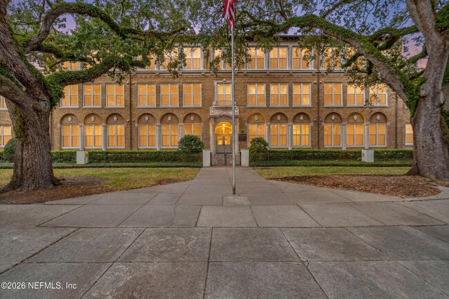 Building Photo - 2525 College St