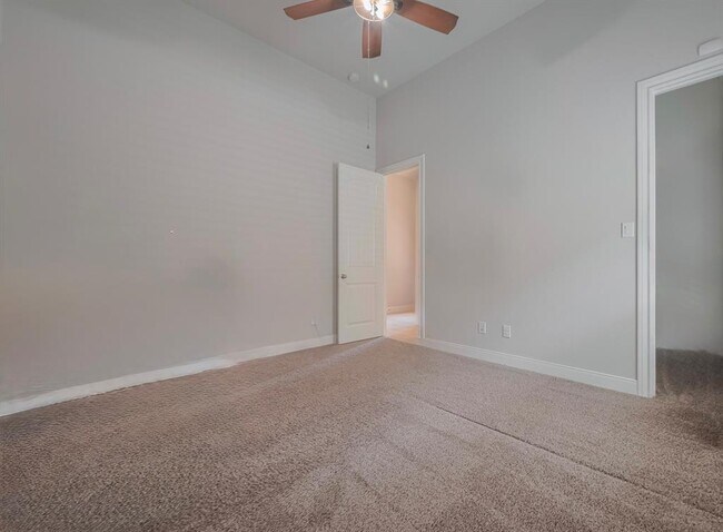 Building Photo - 4942 Thunder Creek Ln