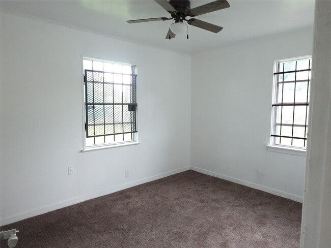 Building Photo - 8022 Woodlyn Rd