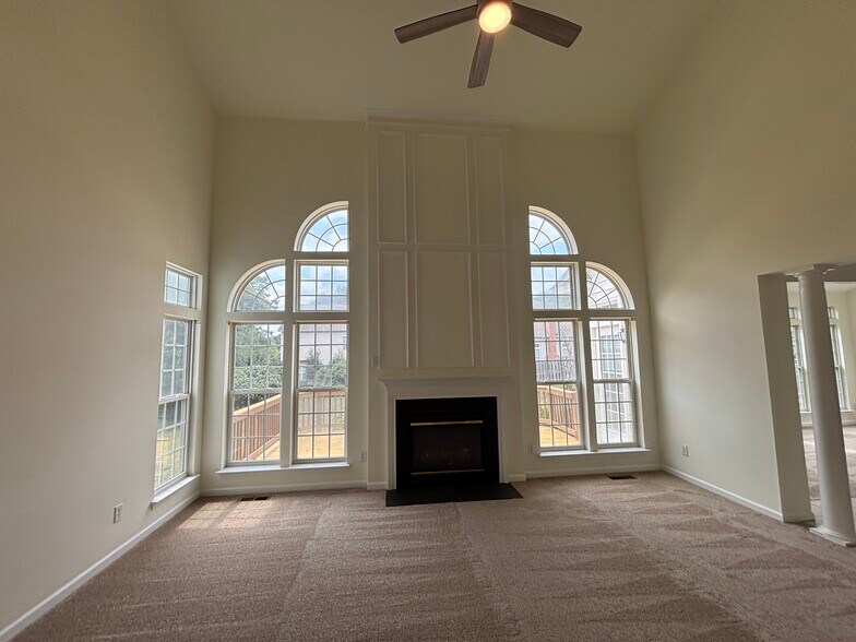 Building Photo - 15938 Wayland Dr