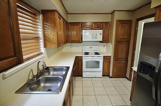 Building Photo - 6506 Impala Dr