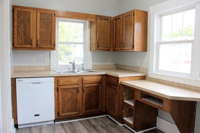 Building Photo - 2 Bedroom 1 Bath Home