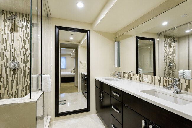 Building Photo - 611 S W End St