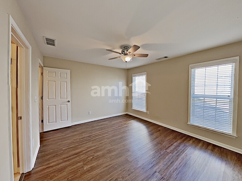 Building Photo - 818 Poplar Ter