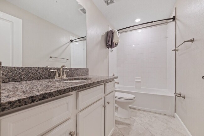 Building Photo - "Spacious 4-Bed Oasis with Granite Charm in Lutz!"In a gated community with 2 Cars garage
