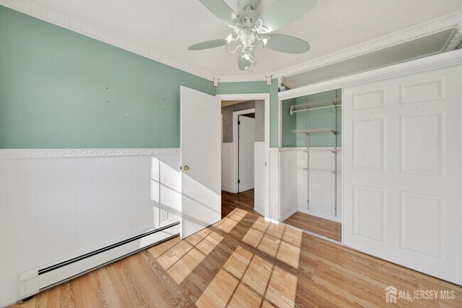 Building Photo - 114 Larch St