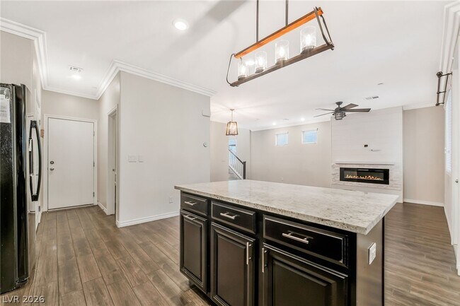 Building Photo - 900 Lotus Falls St