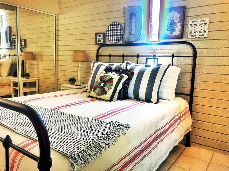 Building Photo - 13016 Constitution Ave NE