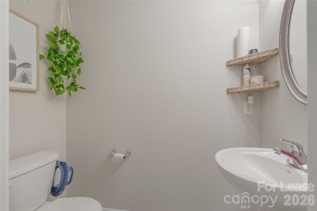 Building Photo - 223 Stockbridge Dr