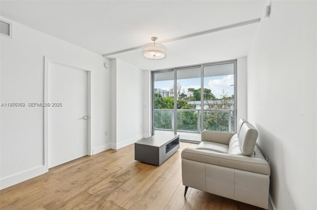 Building Photo - 13800 Highland Dr