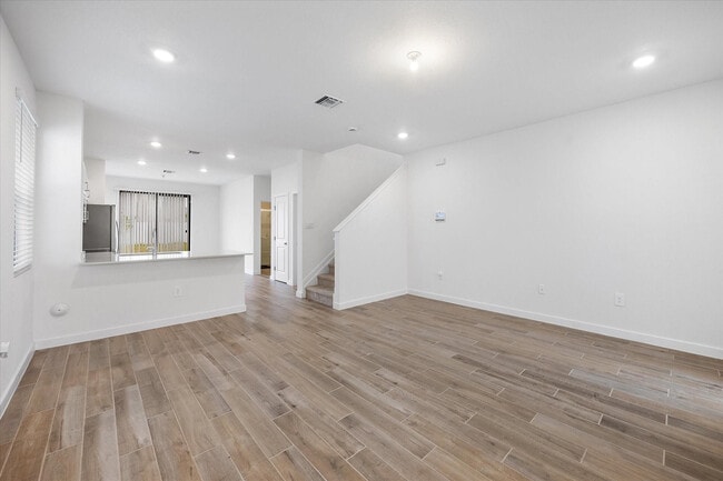 Building Photo - 713 SE 15th Ave