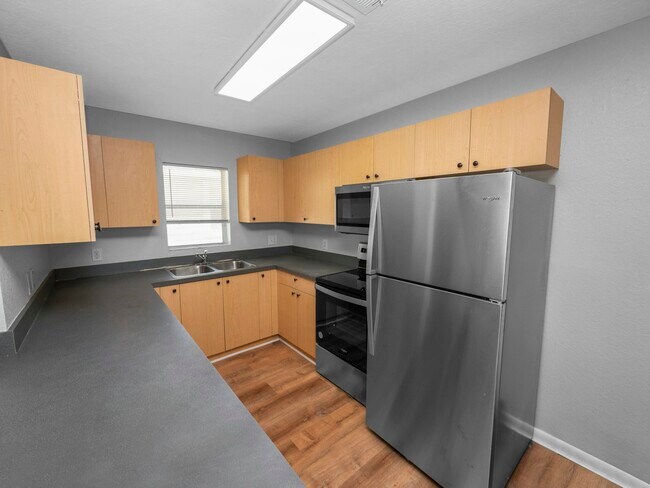 Building Photo - 2912 E Columbus Dr