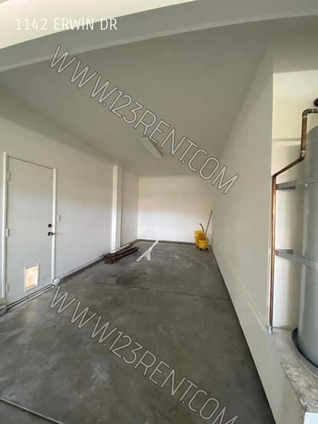 Building Photo - 1142 Erwin Dr