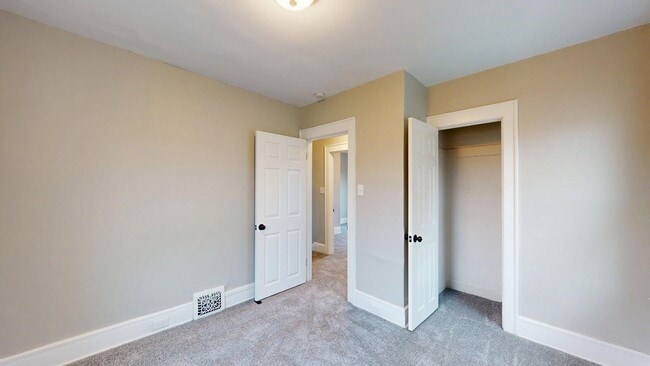 Building Photo - Edgewater Neighborhood - 3 bedroom - 2 Bat...