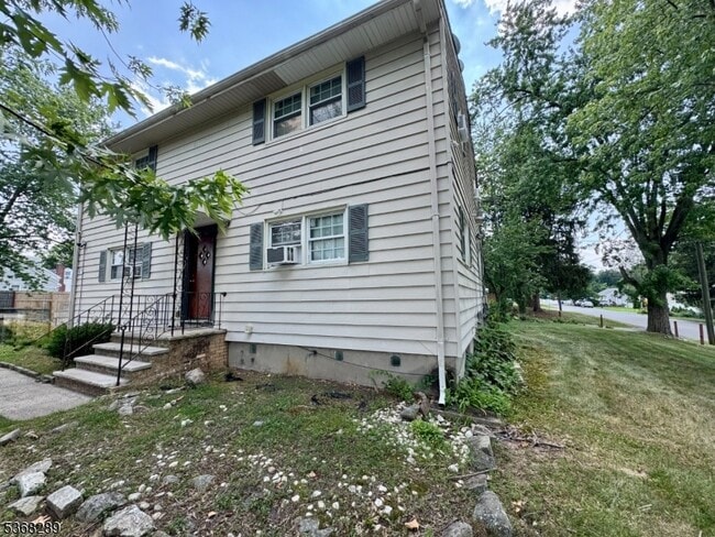 Building Photo - 36 N Lawrence Ave