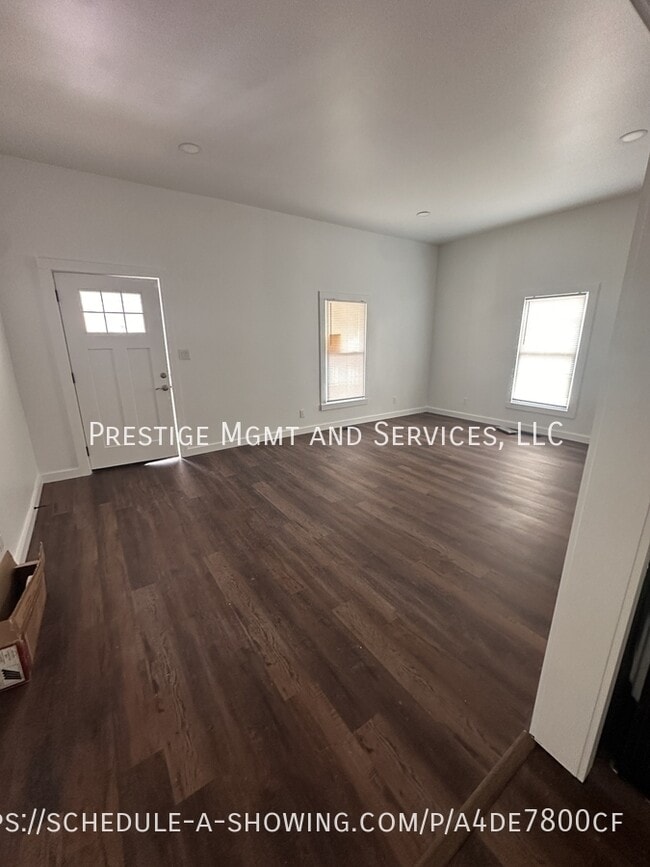 Building Photo - 401 Holmes St