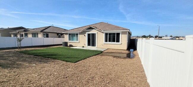 Building Photo - Gorgeous New Lennar Home - Lots of Upgrade...