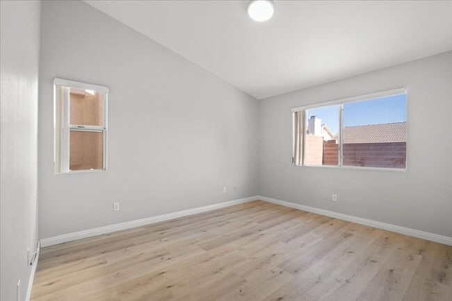 Building Photo - 9736 Double Rock Dr