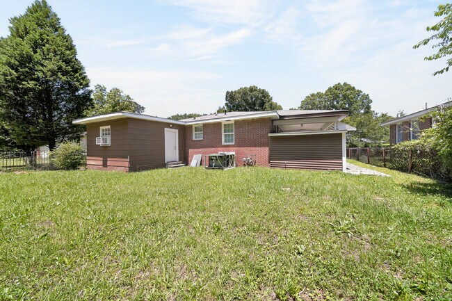 Building Photo - 2848 Blan St