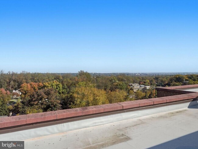 Building Photo - 4390 Lorcom Ln