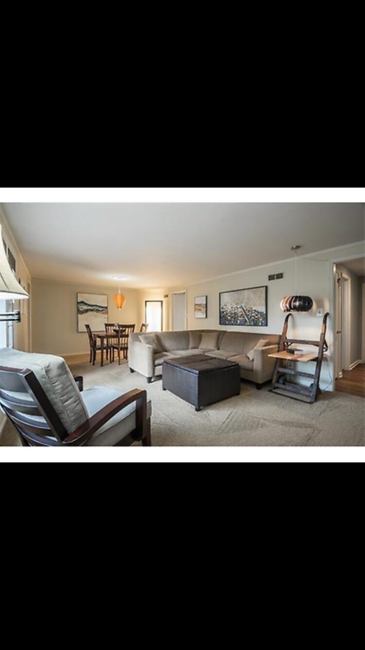 Building Photo - 2711 W 71st Terrace