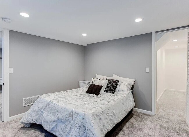 Building Photo - FABULOUS HOUSE FOR RENT