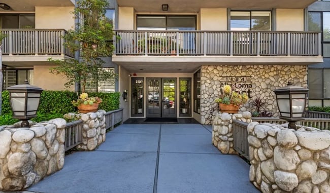 Building Photo - 1134 Alta Loma Rd