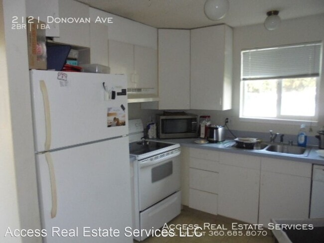 Building Photo - 2 br, 1 bath House - 2121 Donovan Ave