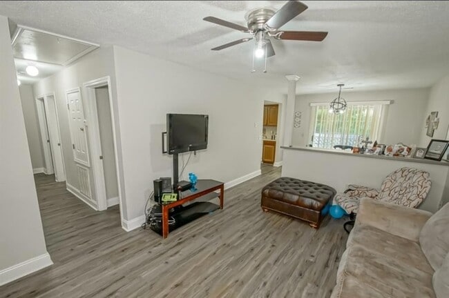 Building Photo - 2001 Tenth Street Unit