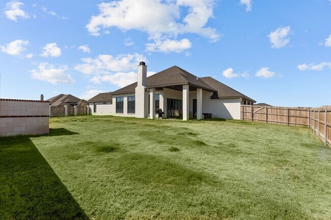 Building Photo - 31 La Campana Dr