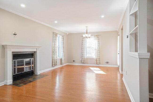 Building Photo - 1118 Wellington Pl