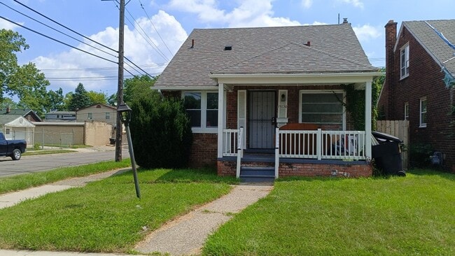 Primary Photo - 3 bedroom 1.5 bath brick bungalow - AVAILA...