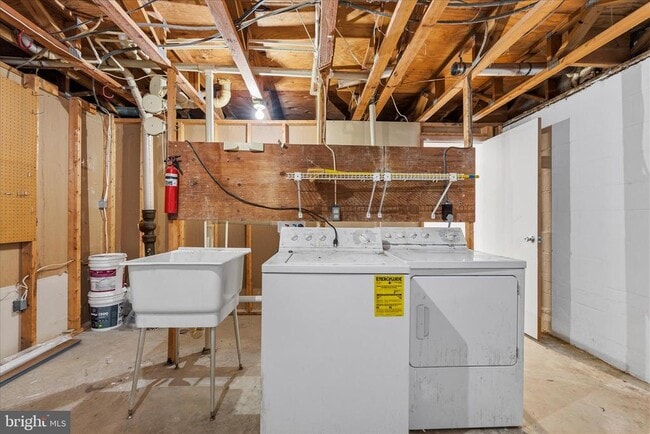 Building Photo - 6911 Cipriano Woods Ct