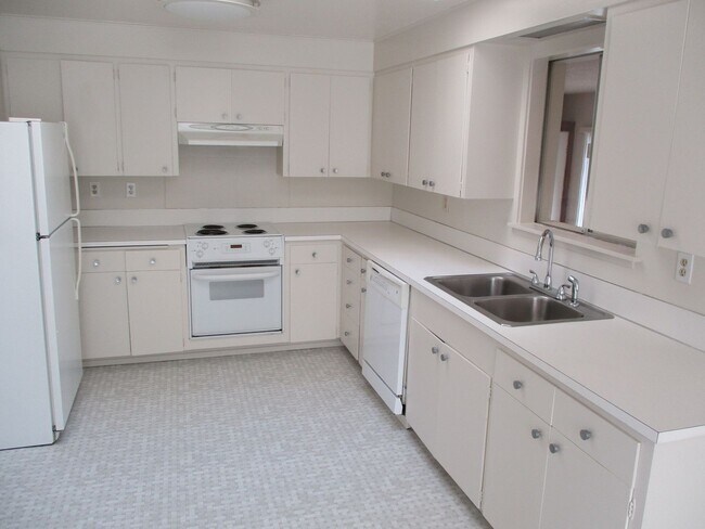 Building Photo - 3 Bedroom Rambler in Downtown Gig Harbor