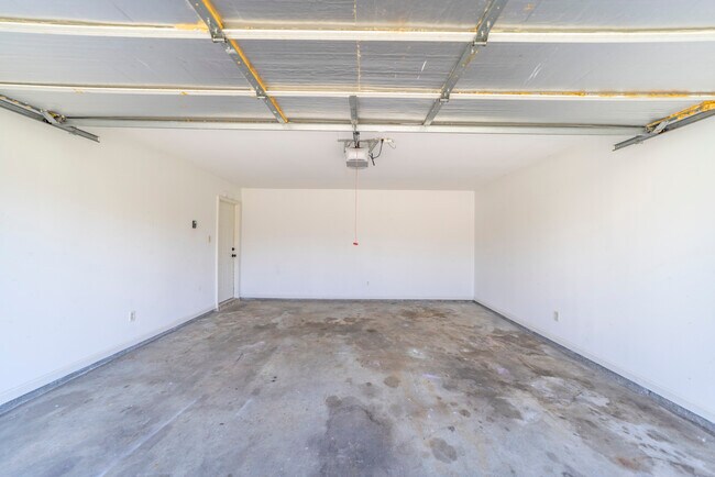 Building Photo - 35576 Melrose Ave