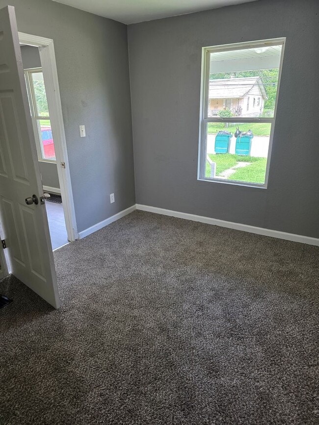 Building Photo - Lovely 3BD/1BA