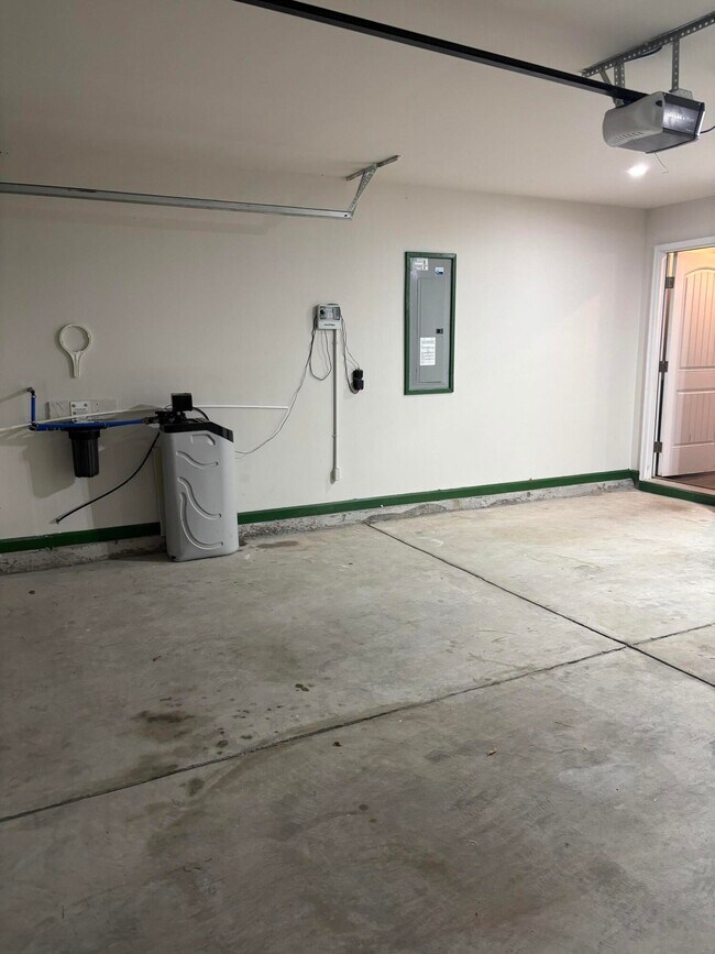 Building Photo - 335 Niblick Dr