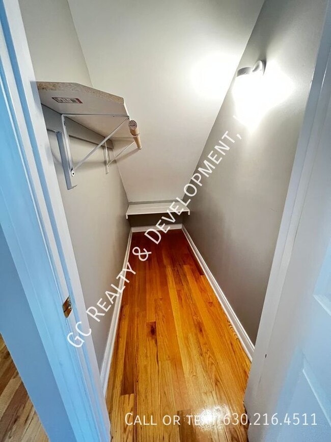 Building Photo - 1512 W 17th St
