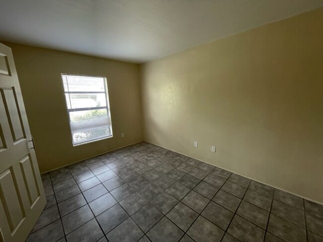 Building Photo - Pineridge - Beautiful 2 Bedroom, 1 Bathroo...