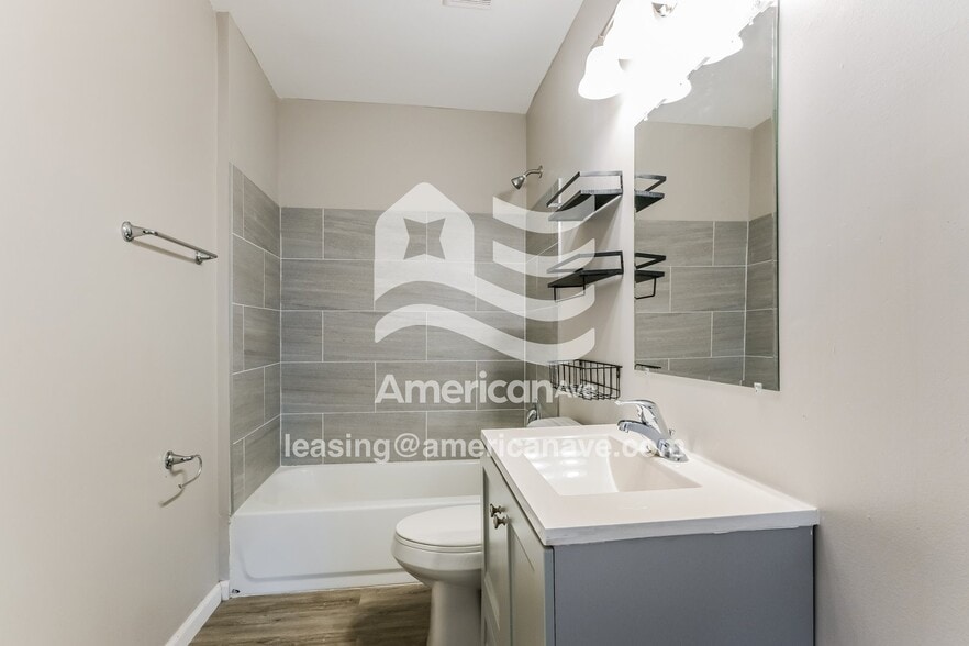 Building Photo - 2370 S Milton Ave