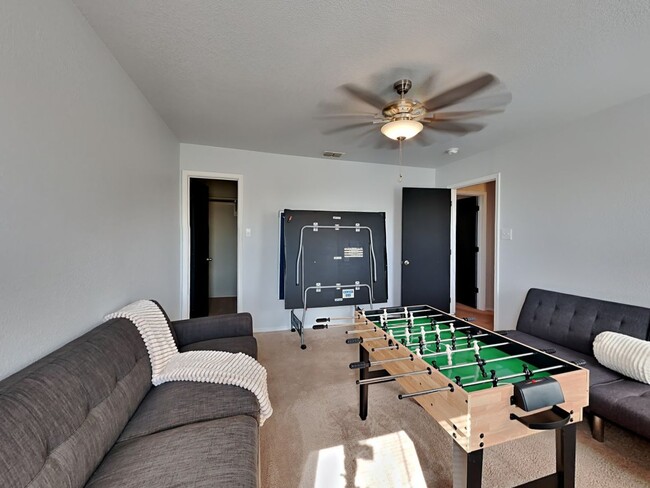 Building Photo - $500 off FIRST FULL MONTH RENT WITH MOVE I...