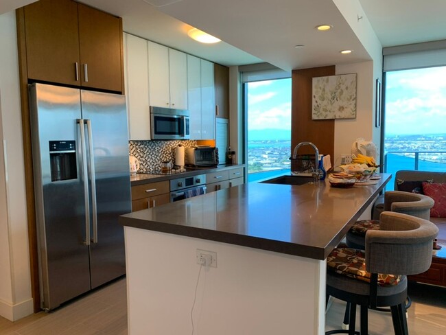 Building Photo - Fully Furnished 3 BR/2 BA/1 Parking on Hig...