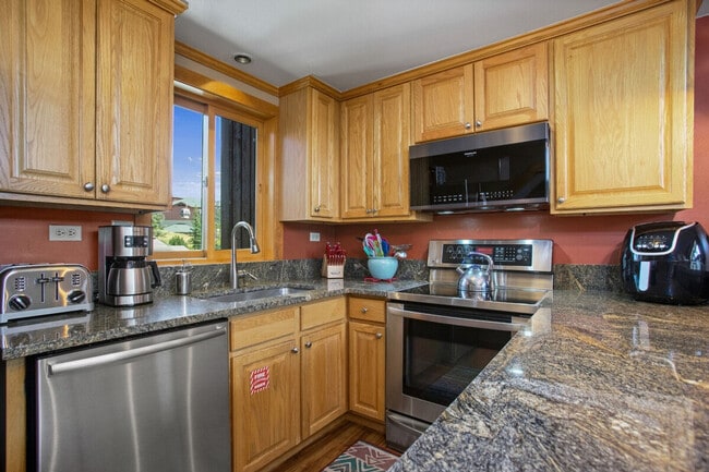 Building Photo - 1550 Amble Dr