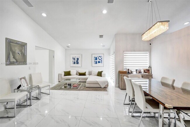 Building Photo - 4955 SW 33rd Ave