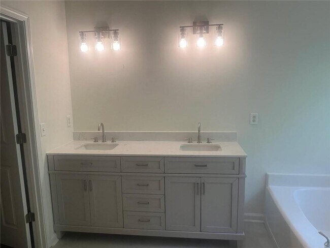 Building Photo - 421 Holland Springs Dr NW