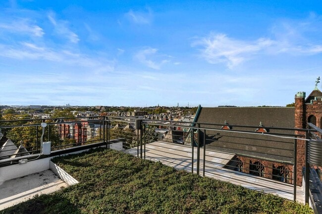 Building Photo - Private Double Decker Rooftop! - Modern Lu...